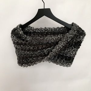 LIKE NEW ANTHROPOLOGIE Women’s infinity scarf